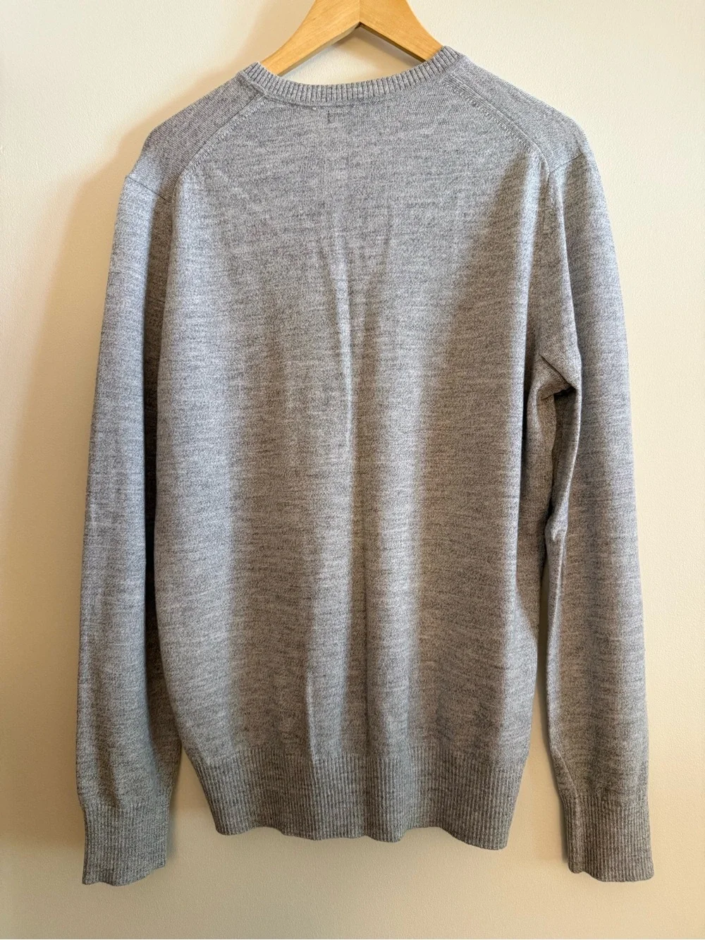Banana Republic Tall 100% Merino Wool V-Neck Sweater in Heather Gray Large Tall
